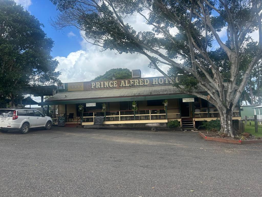 Gundy Pub & Caravan Park Gundiah エクステリア 写真