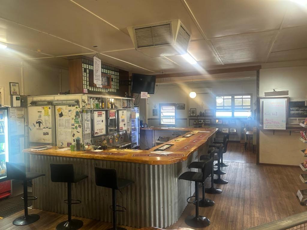 Gundy Pub & Caravan Park Gundiah エクステリア 写真