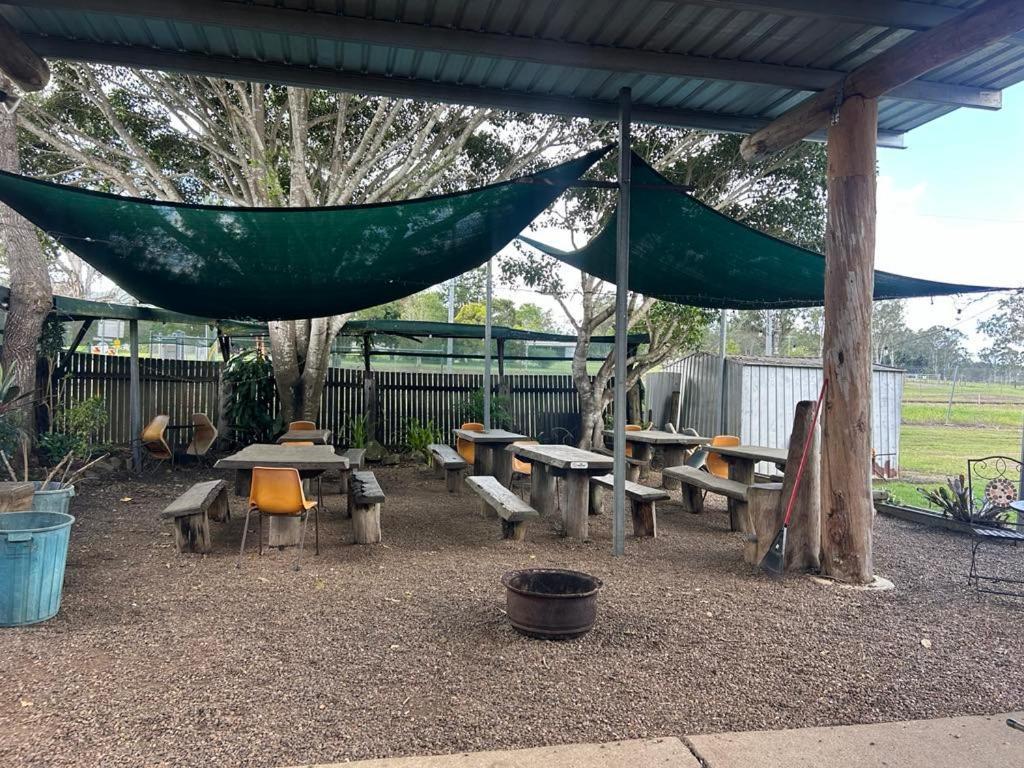 Gundy Pub & Caravan Park Gundiah エクステリア 写真