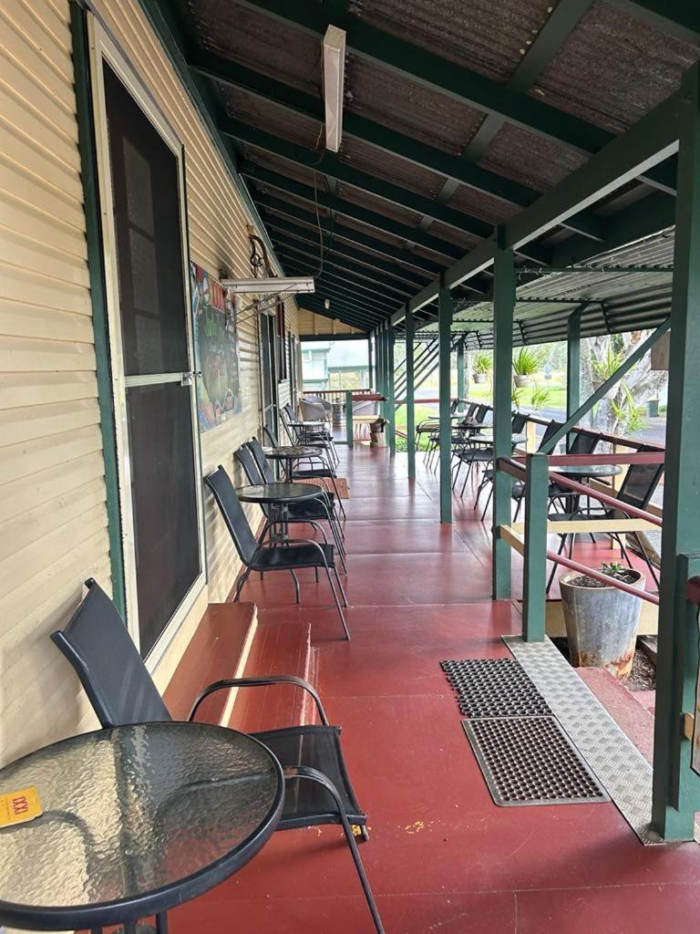 Gundy Pub & Caravan Park Gundiah エクステリア 写真