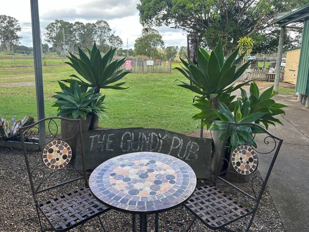 Gundy Pub & Caravan Park Gundiah エクステリア 写真