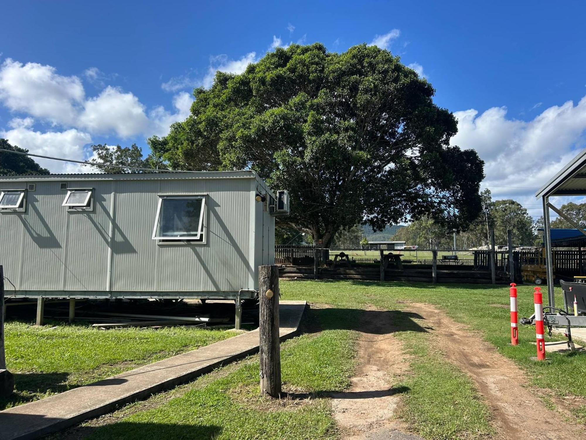 Gundy Pub & Caravan Park Gundiah エクステリア 写真